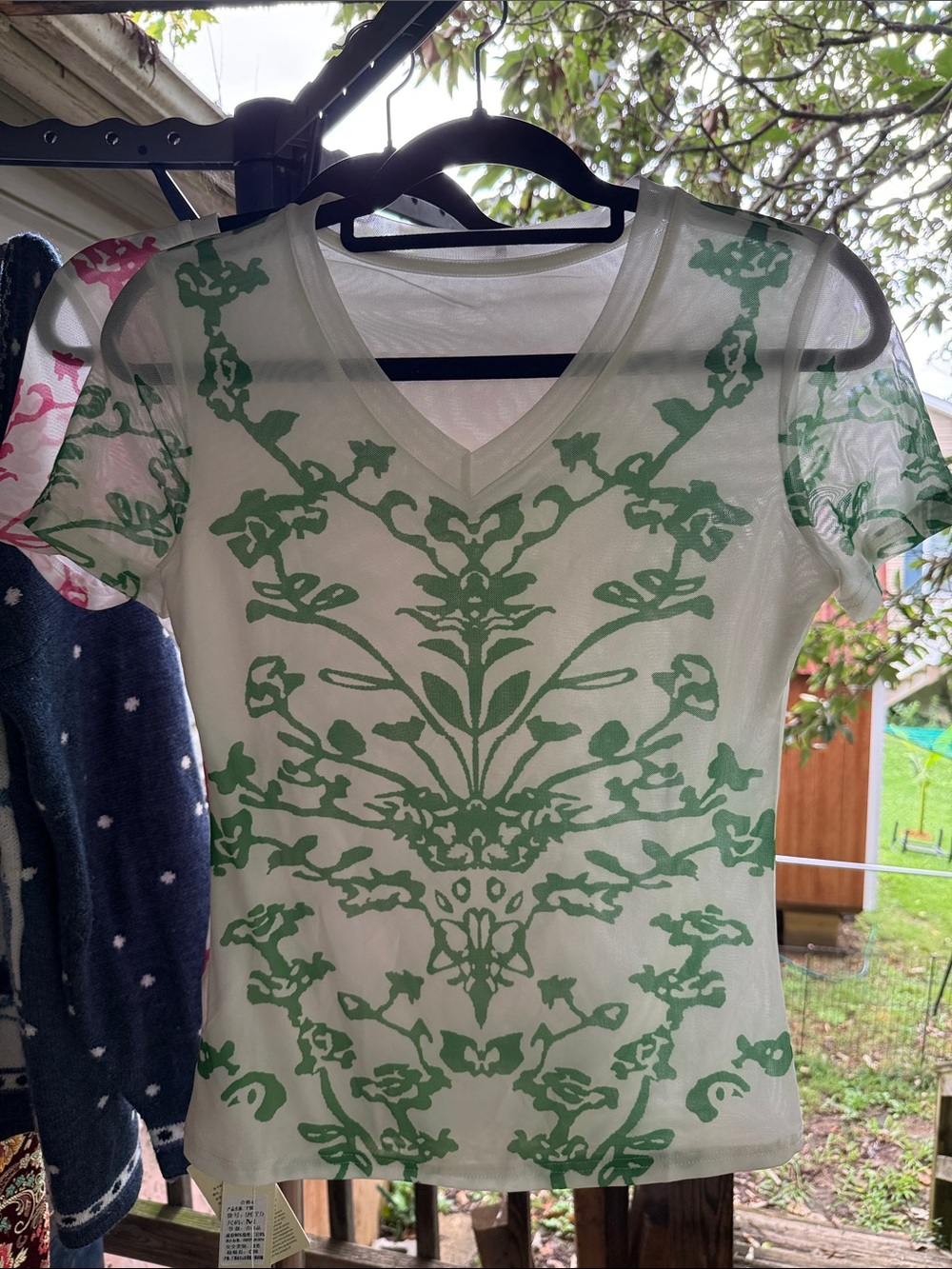 NWT Women’s Medium Green Floral V-Neck Top